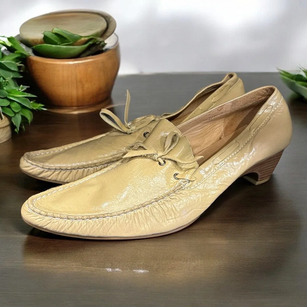 Helene Dougles Beige Heeled Loafers Women's Narrow 11 EU 41 Heels Slip Ons Pumps